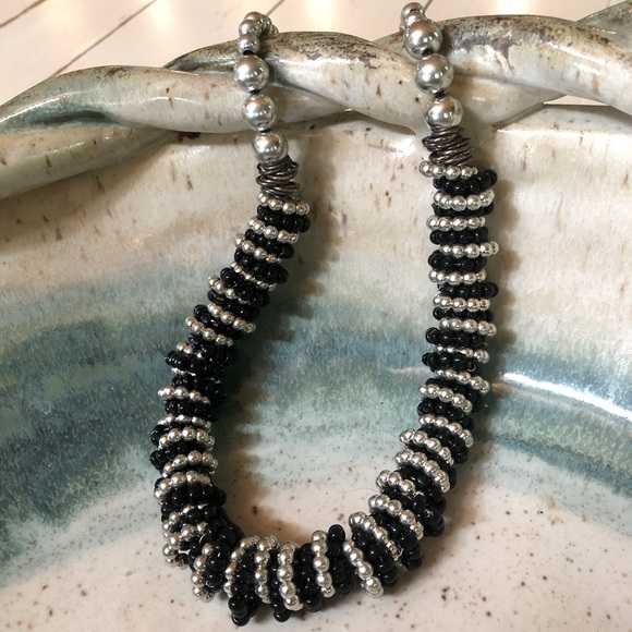 ☀️ Silver and Black Beaded 18” Necklace - Picture 1 of 6